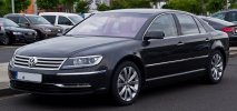 VW_Phaeton_3.0_V6_TDI_4MOTION_(2._Facelift)_–_Frontansicht,_20._Juni_2014,_Düsseldorf.jpg